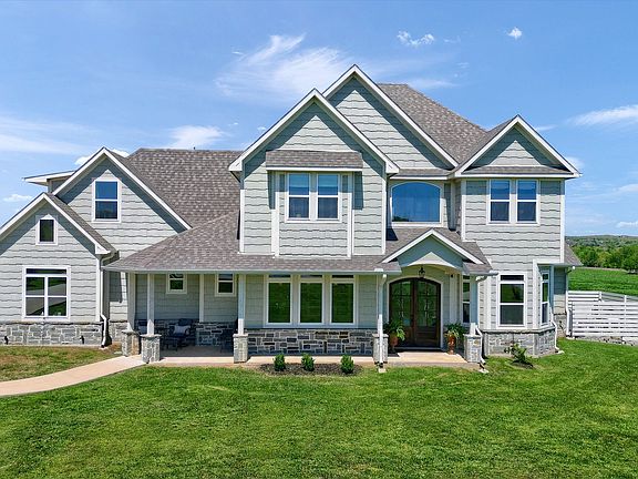 2nd image of 565 Oasis Dr