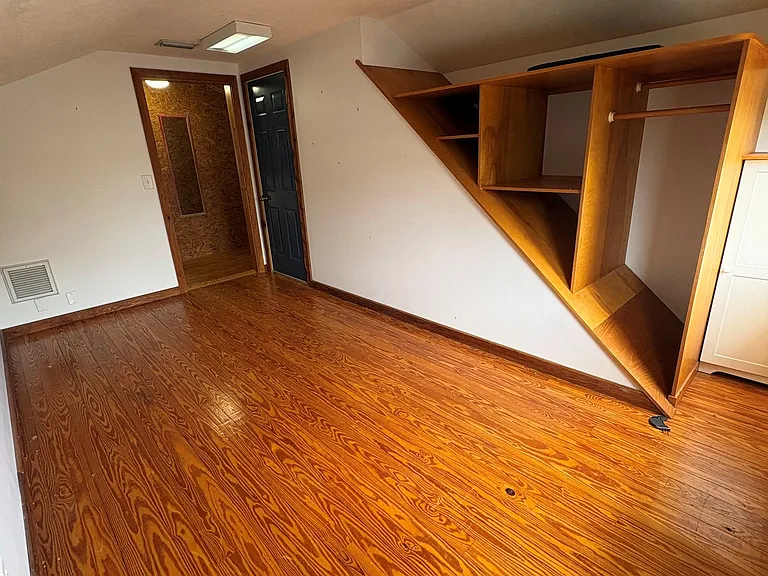 122 Beach Ave — Photo 3
