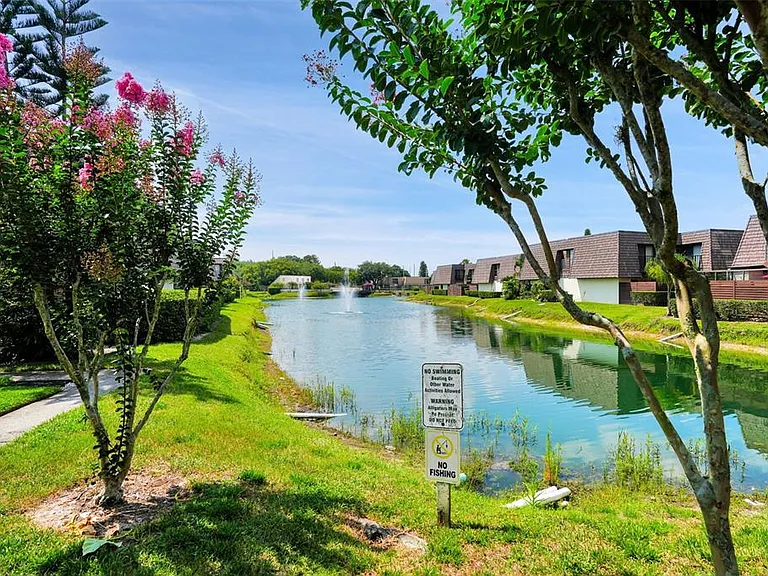 15217 W Pond Woods Dr — Photo 53