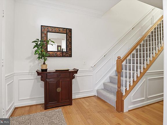 3rd image of 1410 Roundhouse Ln