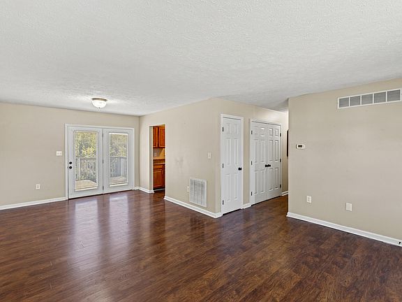 5th image of 462 Darley Crk