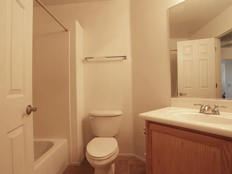 514 E Placita Cuesco — Photo 3