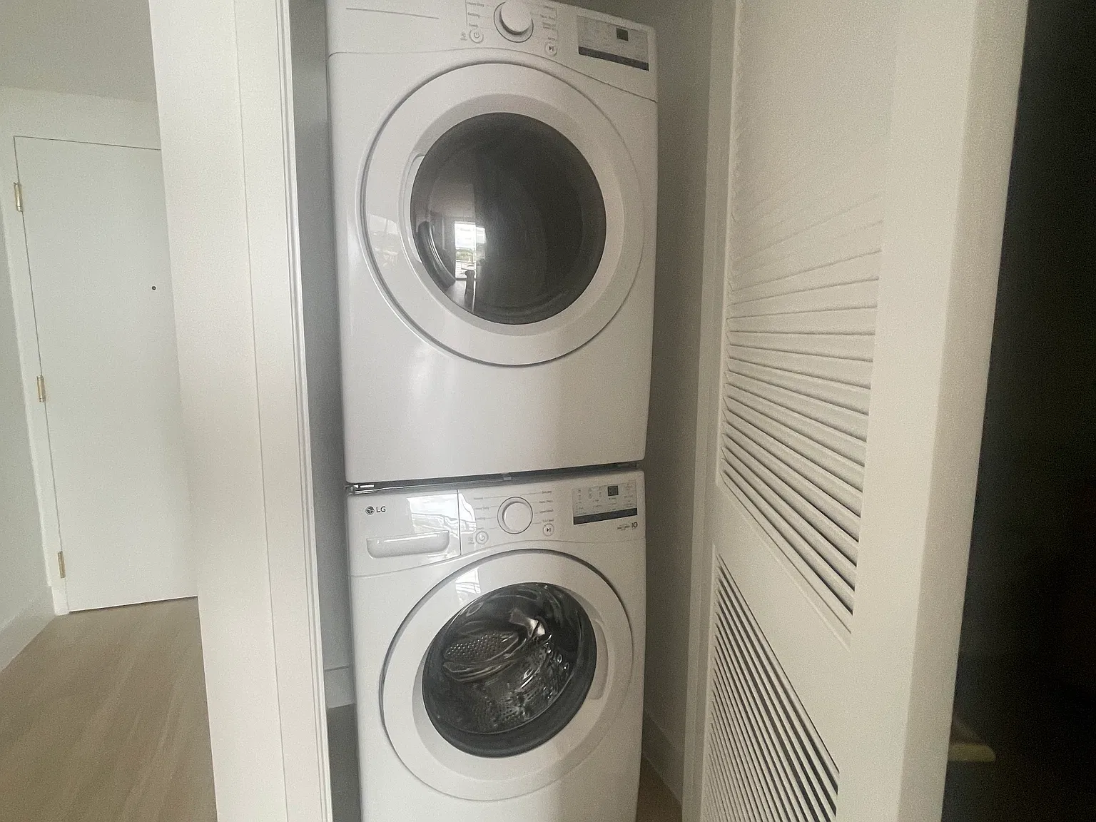 Studio, 570 sqft, $3,000 — Photo 2