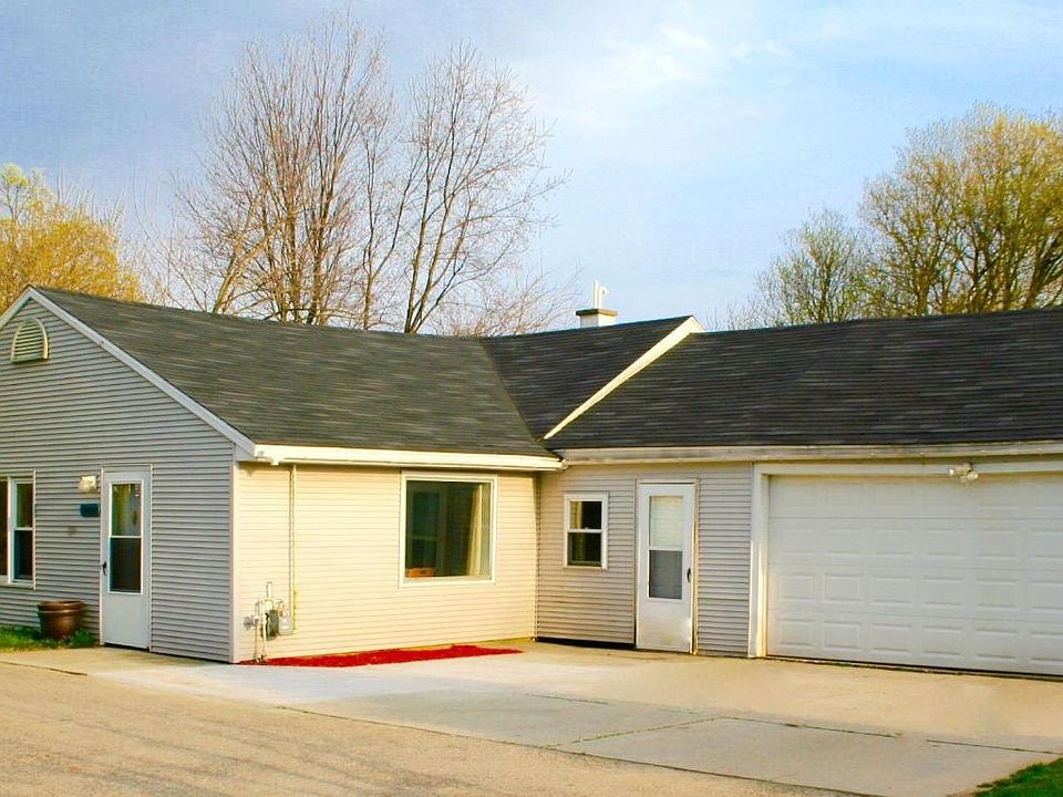 1st image of 400 Lake Michigan Dr NW