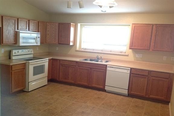 5th image of 16065 W Bartlett Ave