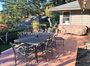 5551 SW Menefee Dr, Portland, OR 97239