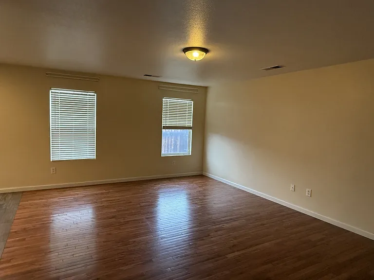 8825 Sunset Breeze Dr — Photo 5