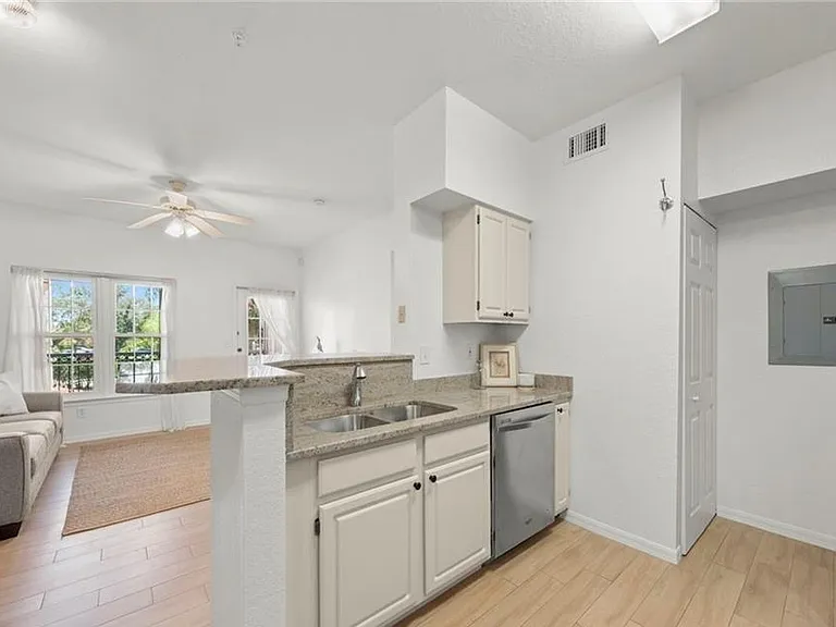 23500 Walden Center Dr #206 — Photo 10