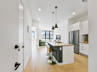800 Embassy Dr APT 327, Austin, TX 78702