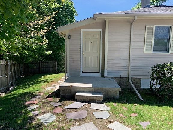 5th image of 1468 Washington St
