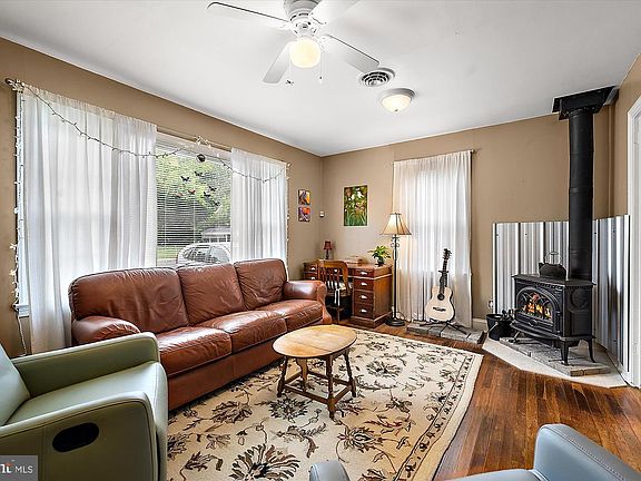 5th image of 109 Kendall St