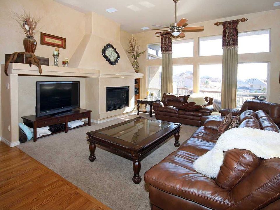 A inviting living room!