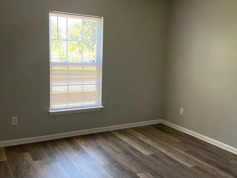 5064 Ballantine Dr — Photo 8