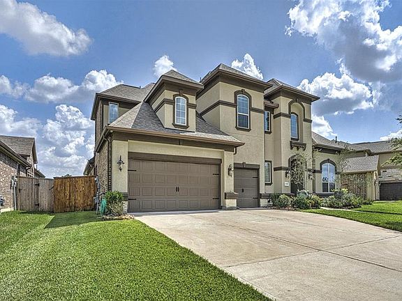 The three car garage and wide driveway allow for plenty of parking and movement of cars. Have several drivers? You won't have to