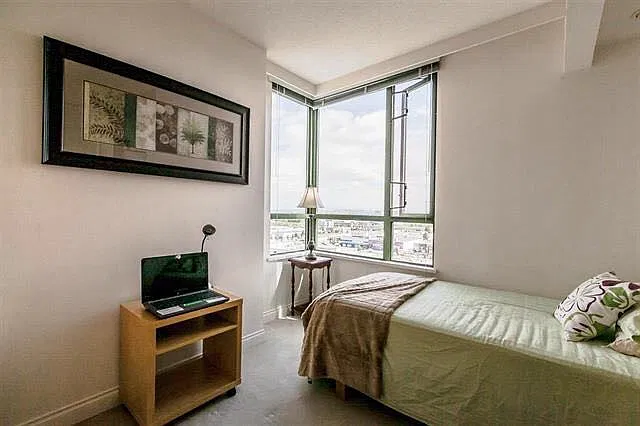 3 bed, 1031 sqft, $3,000 — Photo 2