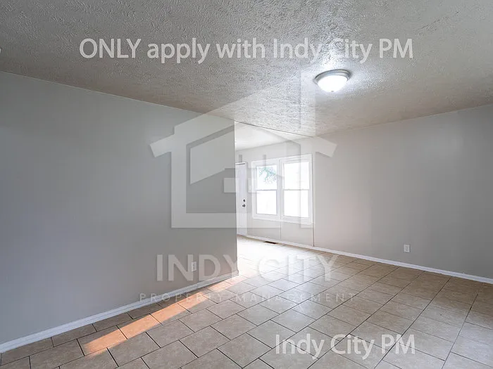 3 bed, 1.0 bath, 900 sqft, $1,400 — Photo 4