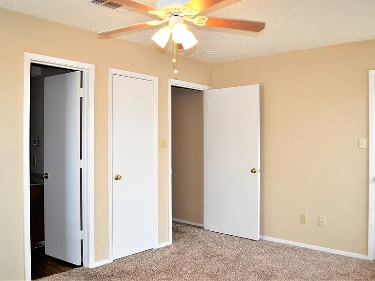 1251 Dallas Dr — Photo 9