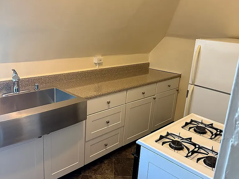 42 Rowley St #7 — Photo 15