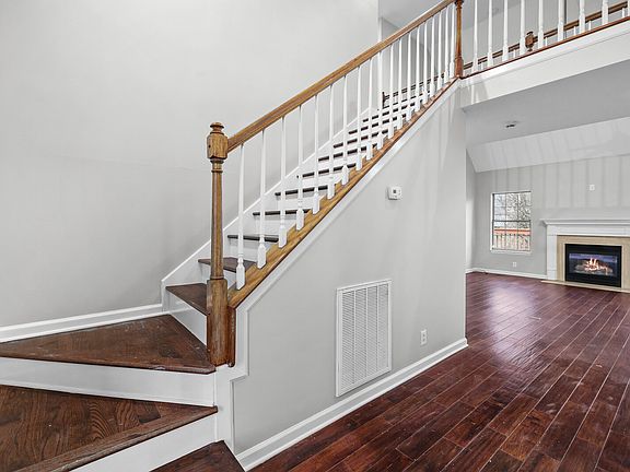 4th image of 7104 Calderwood Dr