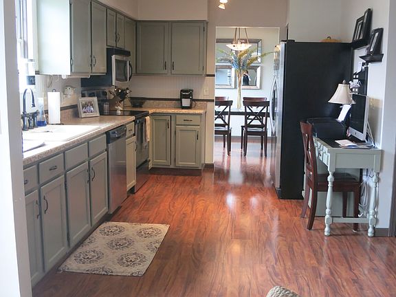 5th image of 1361 Valley Dr
