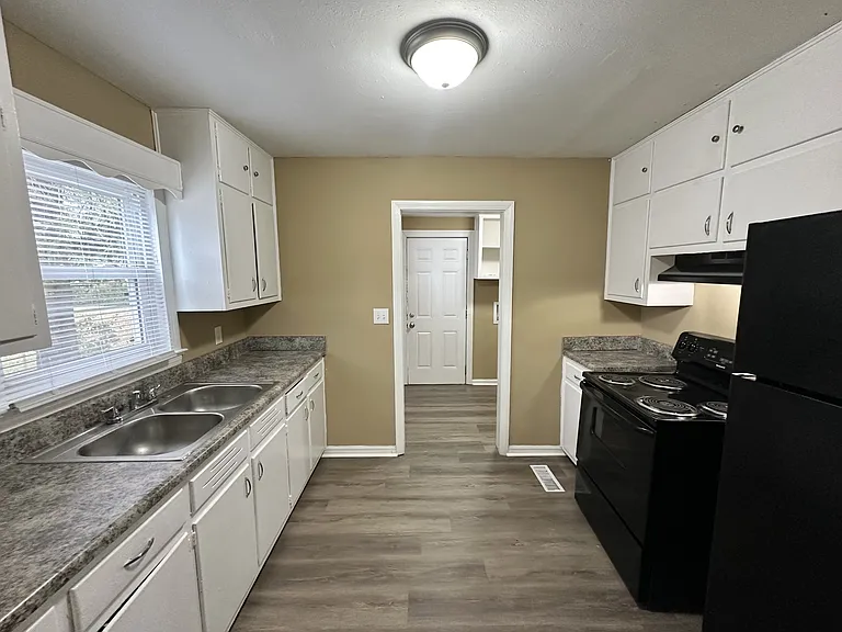 940 Meadowbrook Dr — Photo 9