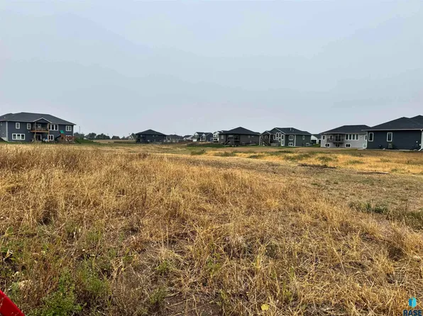 167 Perry Ln N, Harrisburg, SD 57032