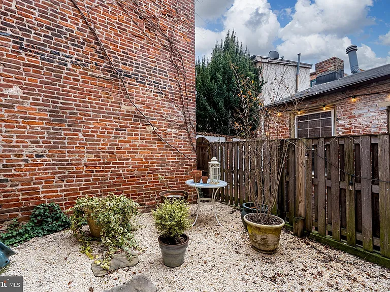 803 S Bond St — Photo 17
