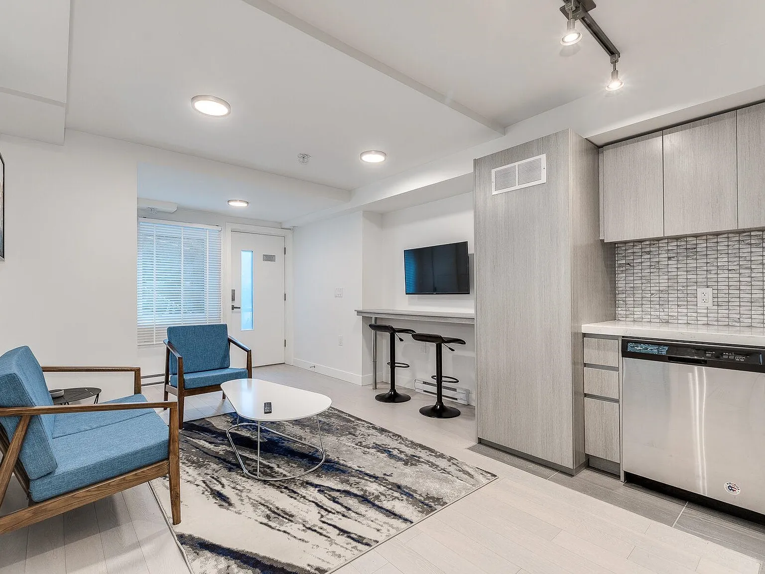 1 bed, 560 sqft, $3,450 — Photo 2