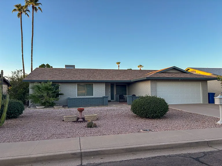 1414 E Chilton Dr — Photo 23