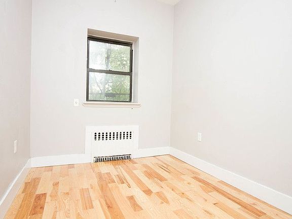 5th image of 407 Chauncey St APT 1B