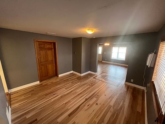 4th image of 559 Smith Ave S #1