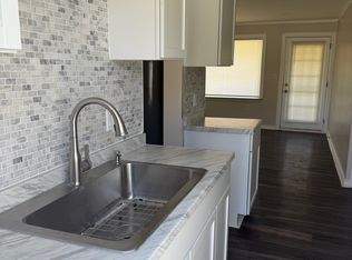8238 Robert St, Taylor, MI 48180