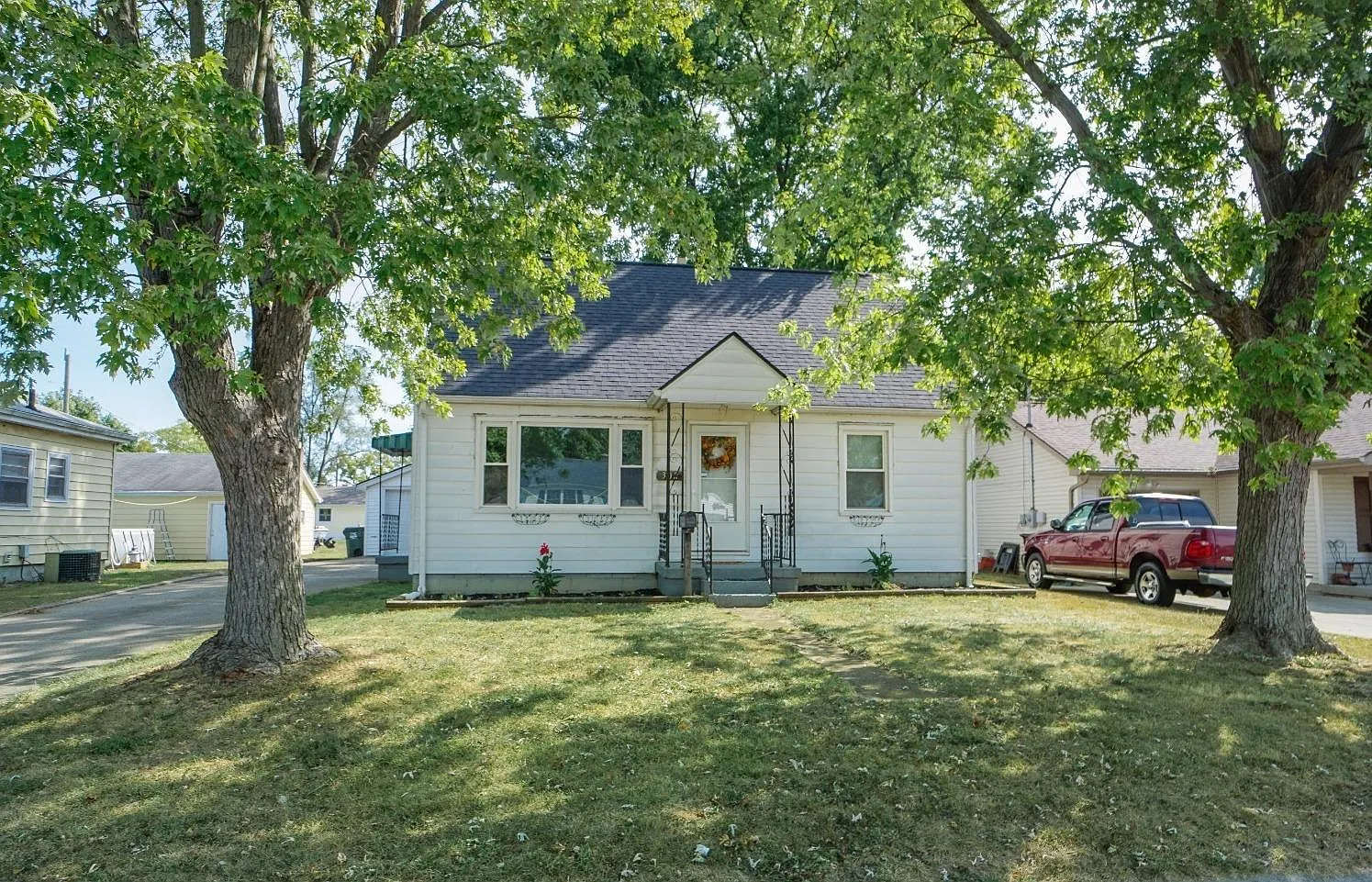302 3rd St photo 1