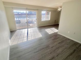 631 Waterloo Rd APT 121, Warrenton, VA 20186