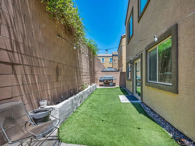 6777 Byron Bay Ct — Photo 42