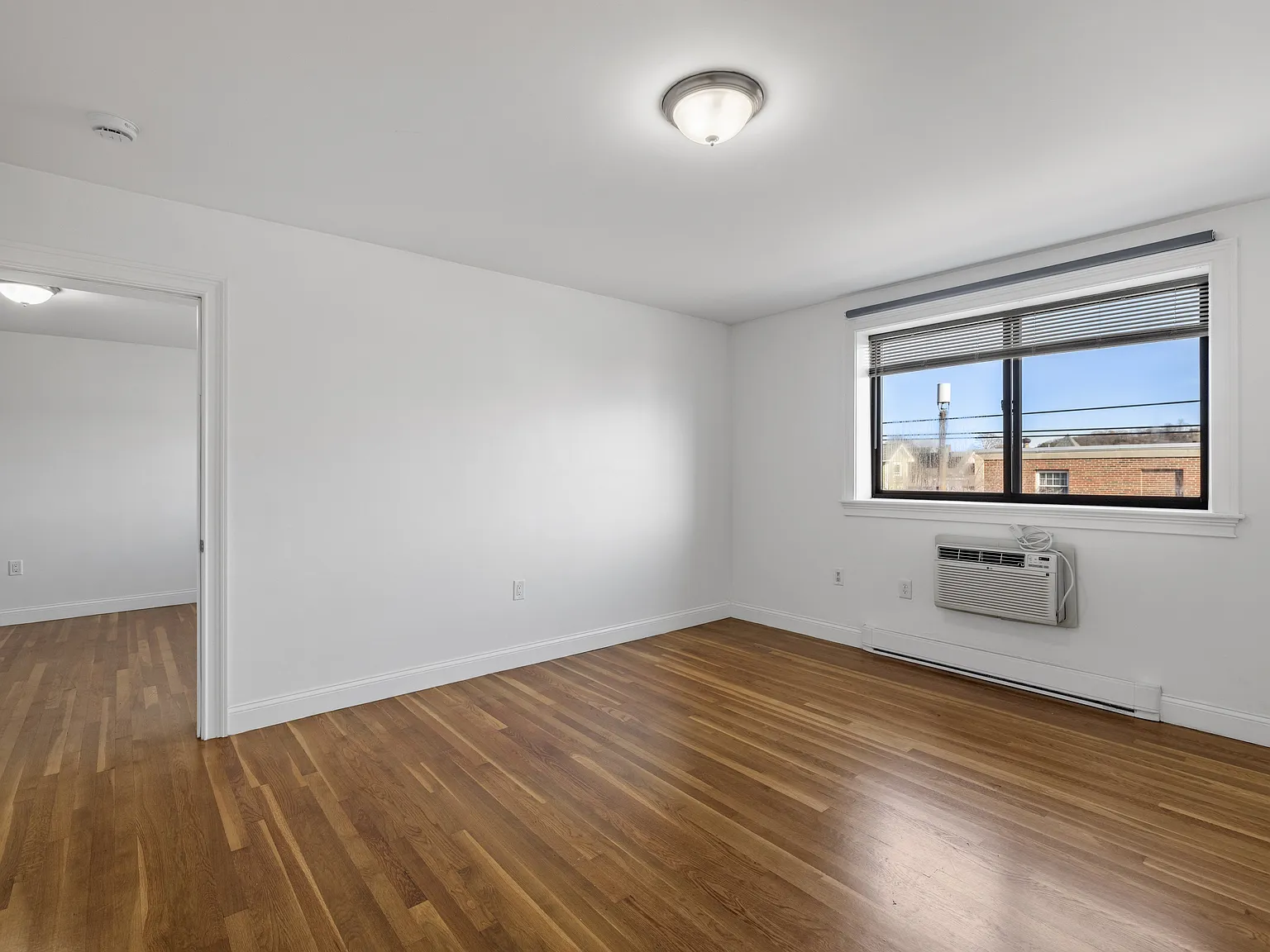 2 bed, 900 sqft, $2,650 — Photo 4