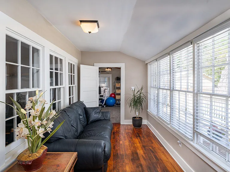 1002 Walnut St — Photo 17