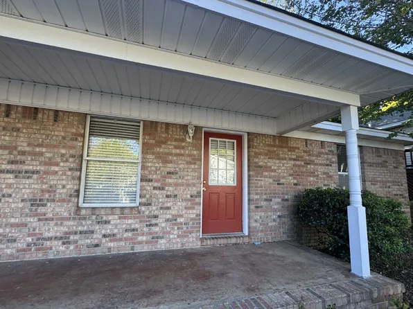 114 W Gillespie St #B, Starkville, MS 39759
