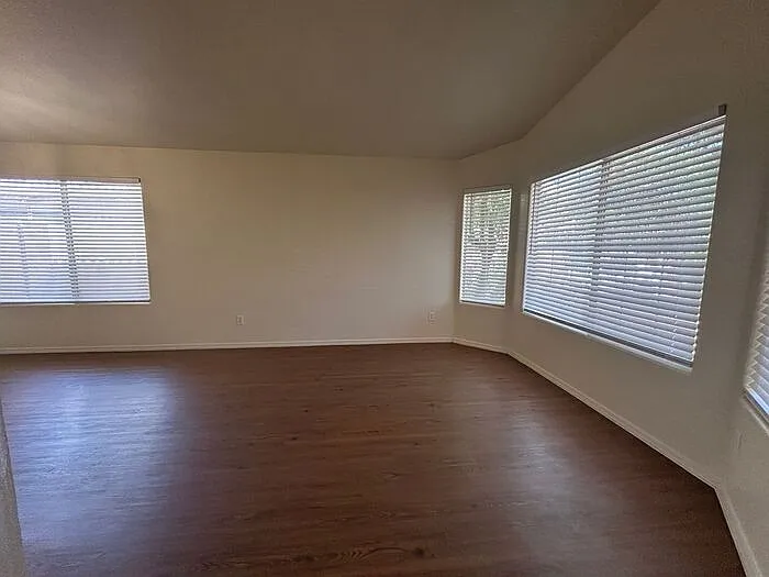5082 W Buffalo St — Photo 13