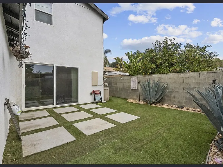 7540 Lindley Ave — Photo 3
