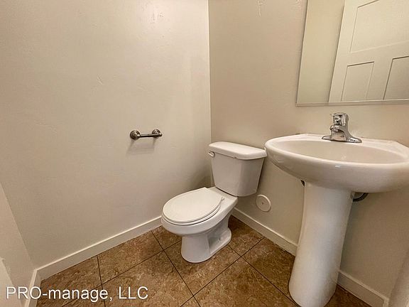 4th image of 2167 12th St #2167