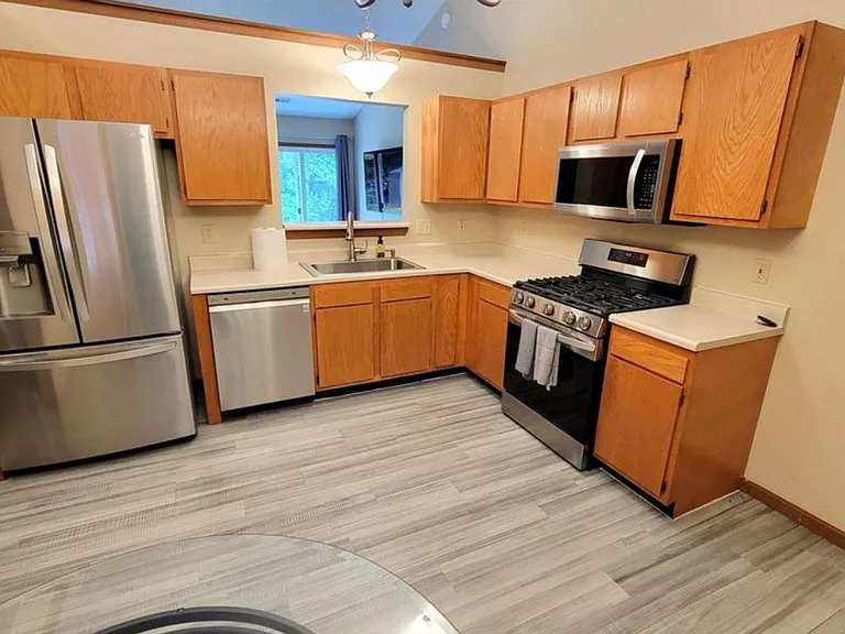 3140 Stratus Dr — Photo 3