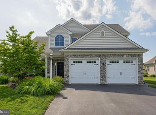 305 Greenhedge Dr, Lancaster, PA 17603