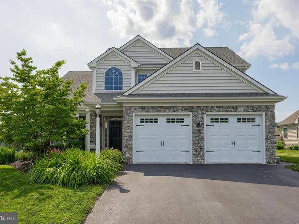 305 Greenhedge Dr, Lancaster, PA 17603