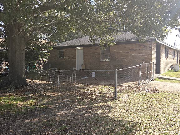 Backyard Gated with shade for BBQ's Family activities