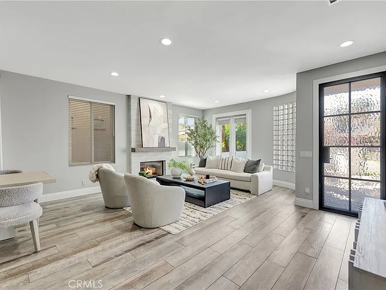 620 22nd St — Photo 9