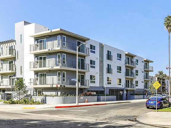 4th image of 5405 Hermitage Ave #304