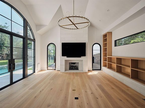 3rd image of 13 Niles Rd