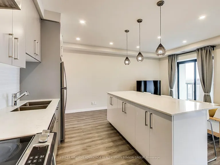 15 Queen St S #907 — Photo 7