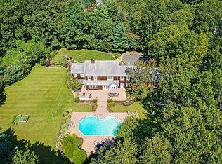 1629 Stewart Ln, Laurel Hollow, NY 11791